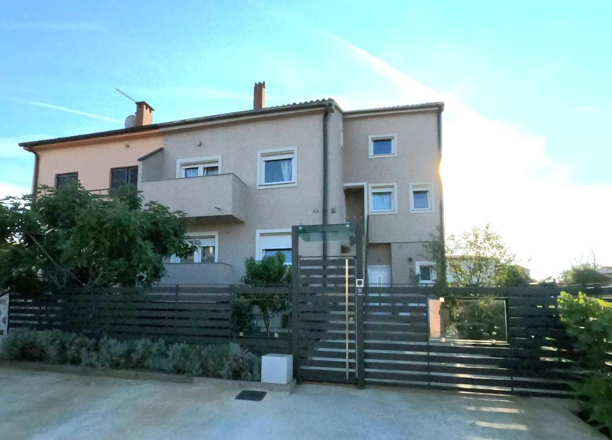 Apartment Natalia Valbandon Exterior photo
